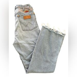 Wrangler Westward 626 High Rise Bootcut Raw Hem Light Wash Jeans 27/32 EUC